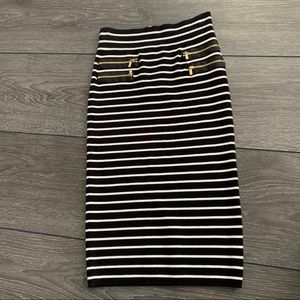 Mid length zippered and striped Caché skirt